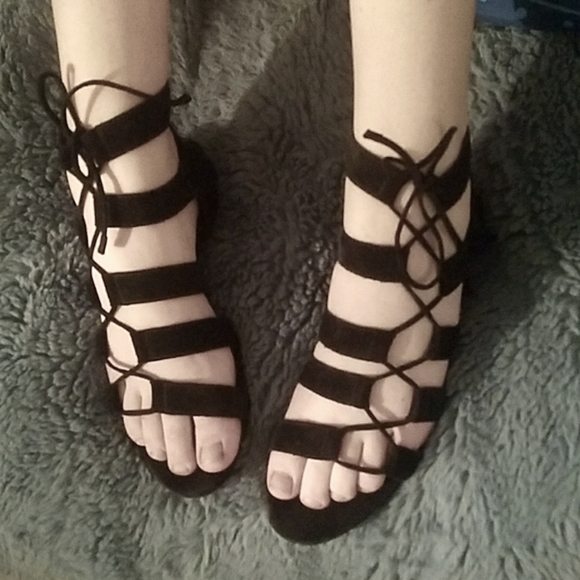 Frye Shoes - FRYE  Size 10 Gladiator Sandal Black Leather Lace up Short heel